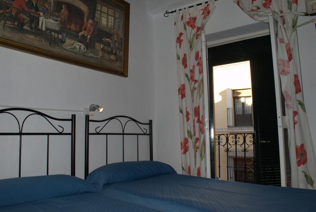 Pension Santa Maria La Blanca Sevilla Exterior foto