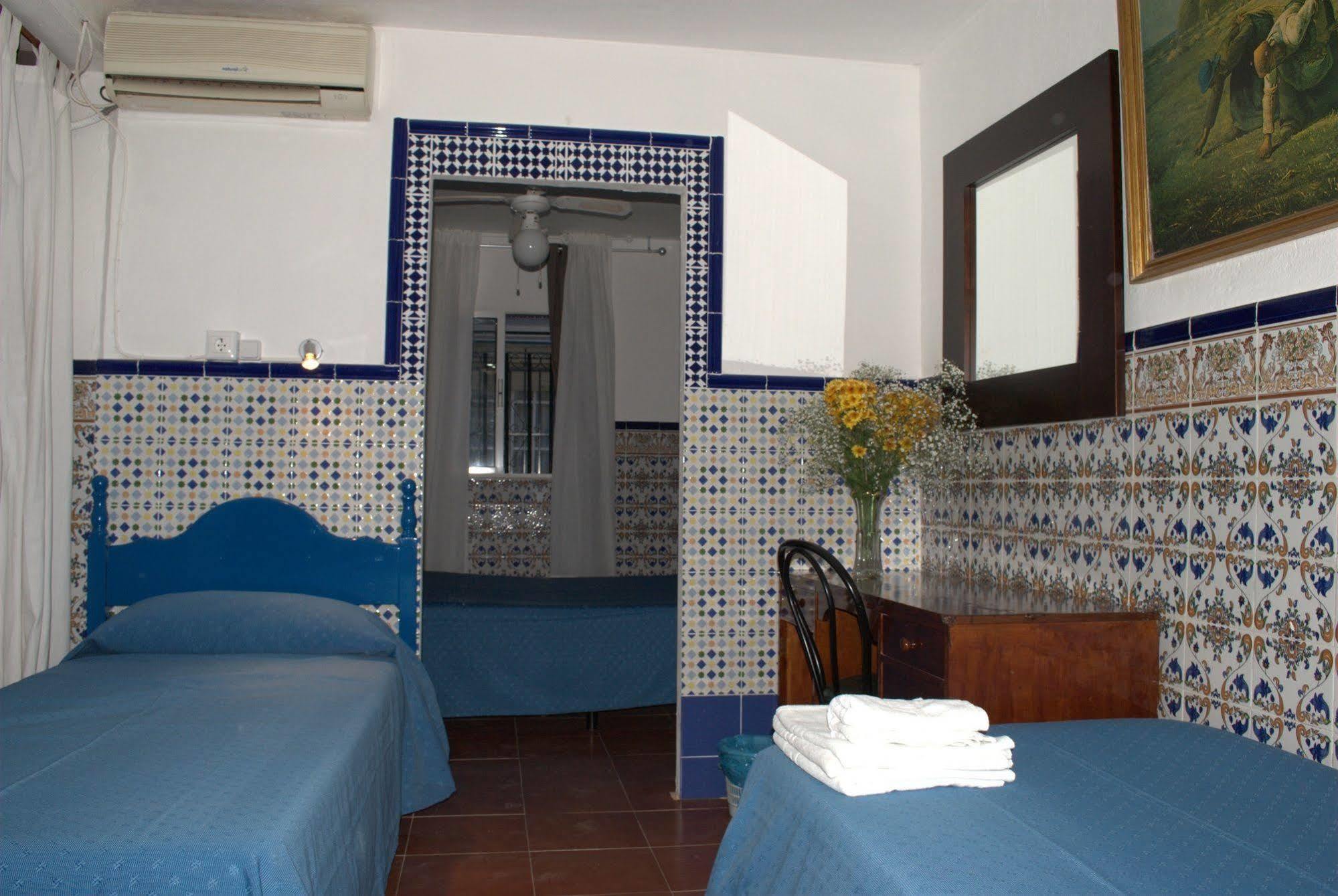 Pension Santa Maria La Blanca Sevilla Exterior foto